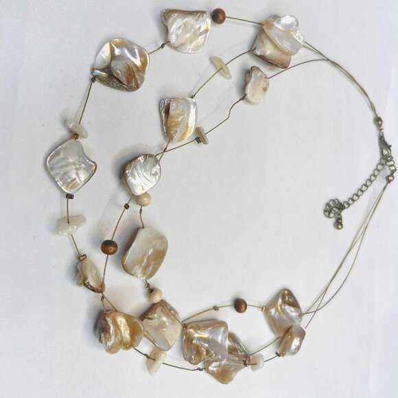 Vintage Mother-of-Pearl Layered Necklace — 39–44 cm Adjustable - Picture 8 of 8